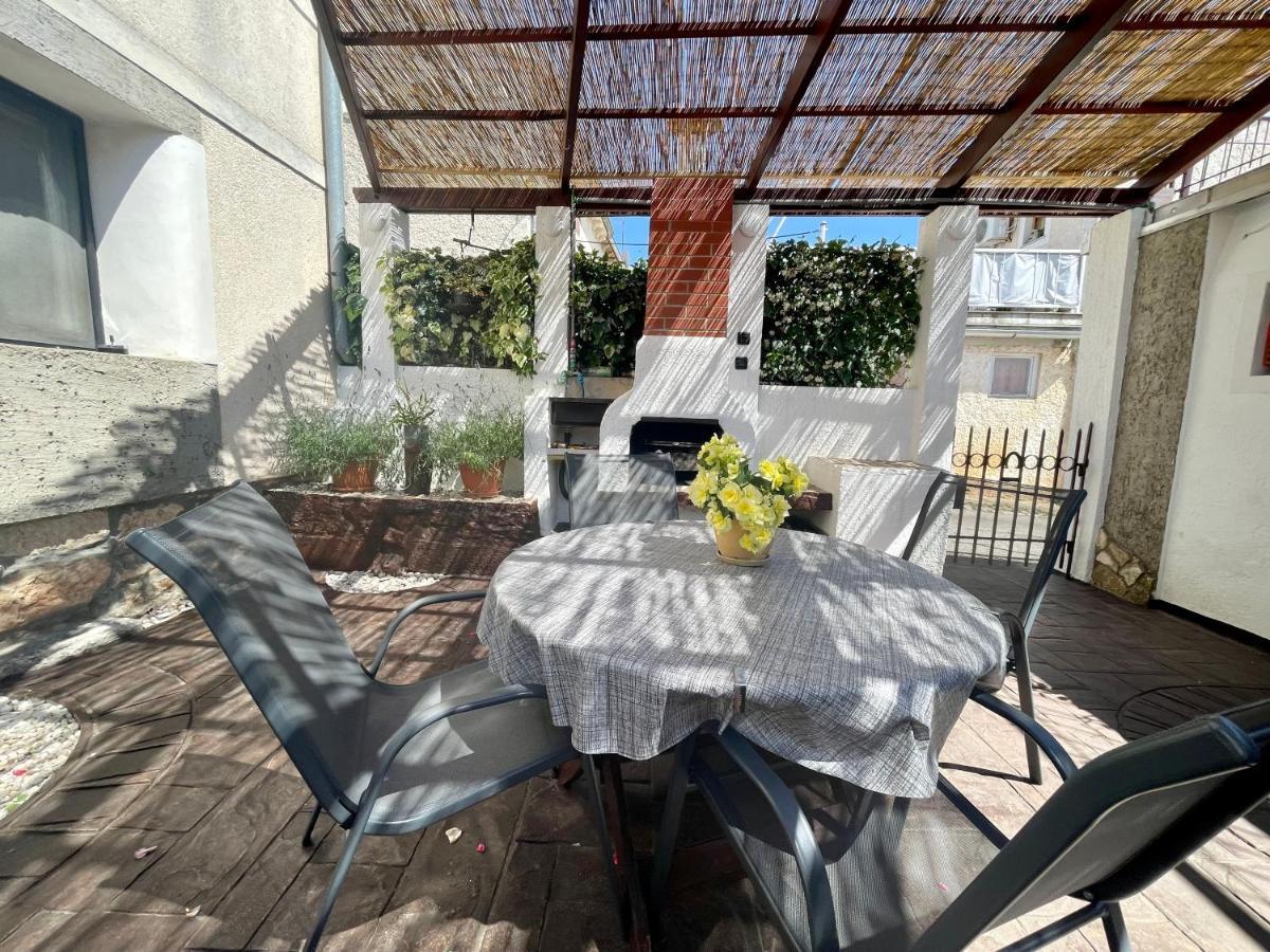 Apartment Mila With Jacuzzi Spa Pula Exterior foto